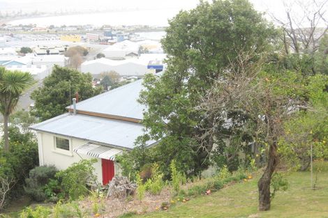 Photo of property in 1 Denholm Road, Hospital Hill, Napier, 4110