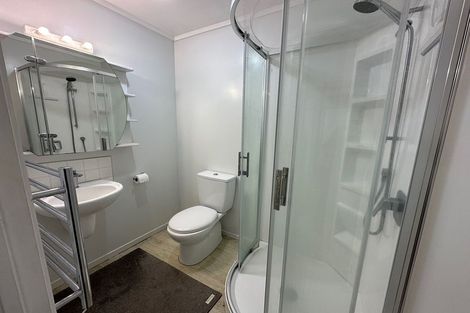 Photo of property in 11 Roberts Road, Glenfield, Auckland, 0629