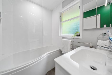 Photo of property in 93 Dowse Drive, Maungaraki, Lower Hutt, 5010