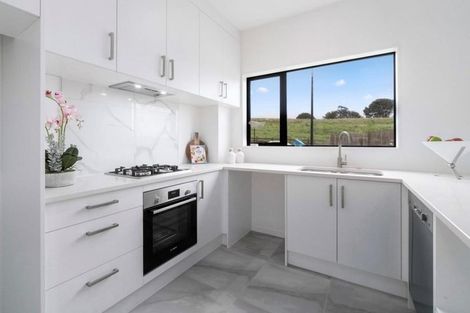 Photo of property in 33b Crestview Rise, Papakura, 2110