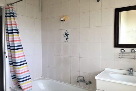 Photo of property in 3/2 Hinekohu Street, New Lynn, Auckland, 0600