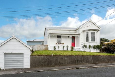Photo of property in 32 Belt Road, Moturoa, New Plymouth, 4310