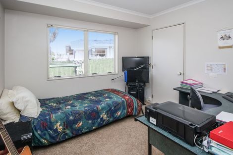 Photo of property in 13 Bridgehead Cove, West Harbour, Auckland, 0618