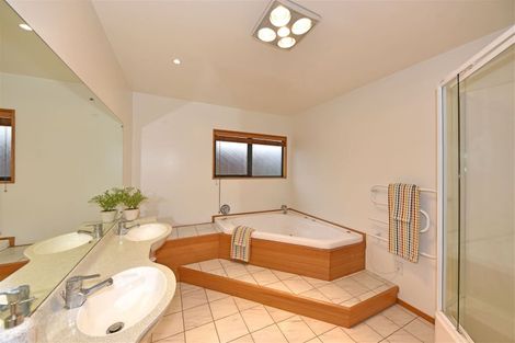 Photo of property in 10 Parkham Drive, Burnside, Christchurch, 8053