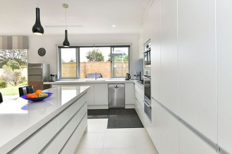 Photo of property in 37a Shakespear Road, Army Bay, Whangaparaoa, 0930