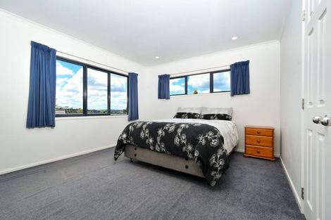 Photo of property in 11 Rosetti Rise, West Harbour, Auckland, 0618