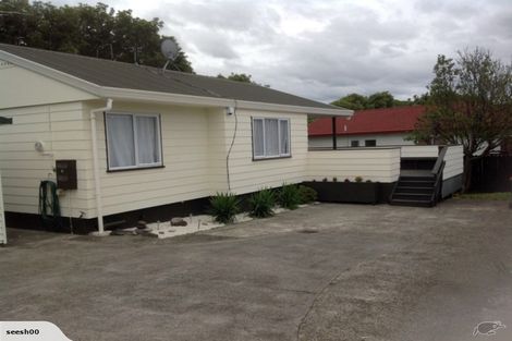 Photo of property in 2/13 Kirklow Place, Goodwood Heights, Auckland, 2105