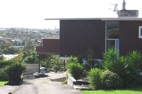 Photo of property in 8 Elizabeth Place, Mairangi Bay, Auckland, 0630