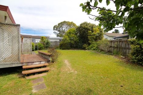 Photo of property in 17 Caribbean Drive, Unsworth Heights, Auckland, 0632