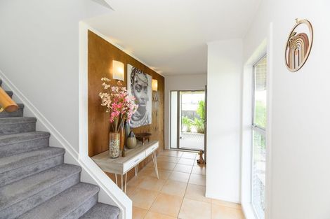 Photo of property in 33 Dawnhaven Drive, Te Atatu Peninsula, Auckland, 0610