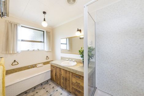 Photo of property in 2 Huhana Court, Hokowhitu, Palmerston North, 4410