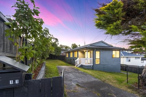 Photo of property in 11 Halloran Place, Massey, Auckland, 0614