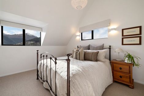 Photo of property in 14 Oregon Drive, Kelvin Heights, Queenstown, 9300