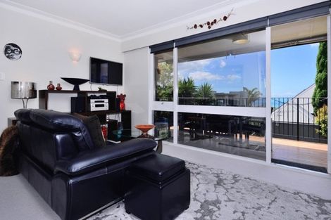 Photo of property in 2/30 Castor Bay Road, Castor Bay, Auckland, 0620