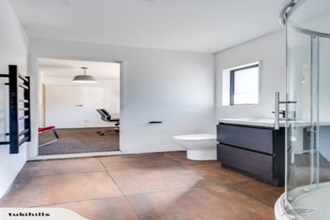 Photo of property in 135 Tauroa Road, Havelock North, 4130