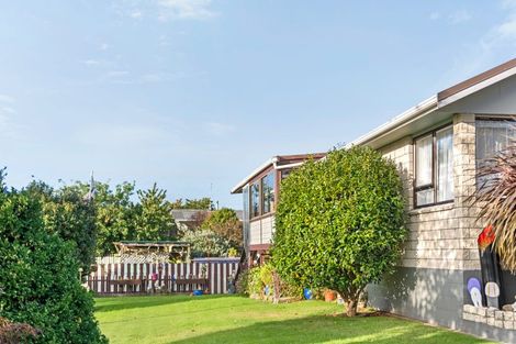 Photo of property in 1 Airedale Place, Waitara, 4320