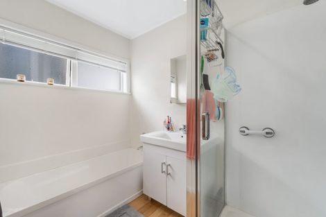 Photo of property in 11 Swan Crescent, Pakuranga, Auckland, 2010