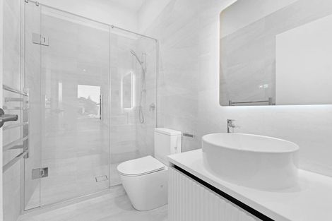 Photo of property in 60d Lewisham Street, Highland Park, Auckland, 2010
