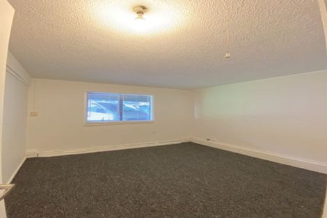 Photo of property in 28 Barker Rise, Northcross, Auckland, 0632