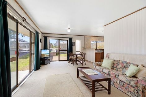 Photo of property in 124a Karewa Parade, Papamoa Beach, Papamoa, 3118