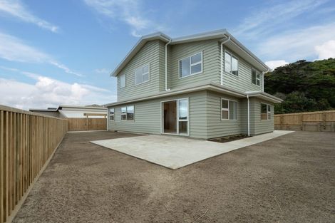 Photo of property in 70 Farnworth Terrace, Glenside, Wellington, 6037