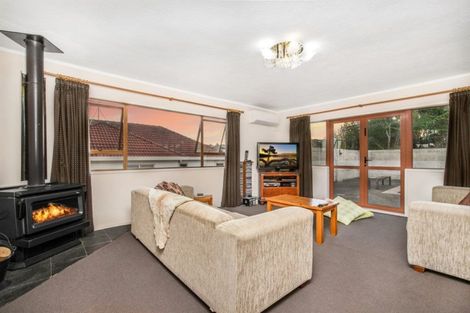 Photo of property in 16 Banksia Place, Goodwood Heights, Auckland, 2105