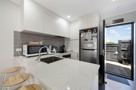 Photo of property in 105 Waimumu Road, Massey, Auckland, 0614