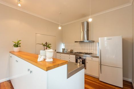 Photo of property in 42 Dorking Road, Brooklyn, Wellington, 6021