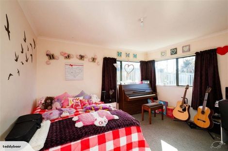 Photo of property in 15 Woburn Place, Takaro, Palmerston North, 4412