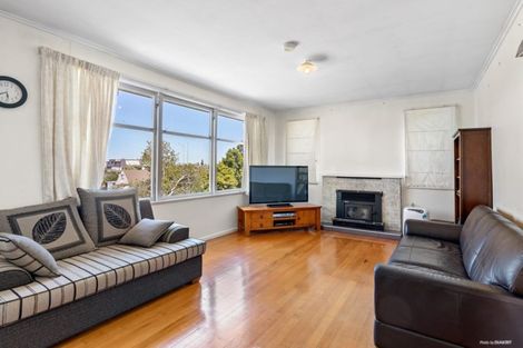 Photo of property in 605 Glenfield Road, Totara Vale, Auckland, 0629