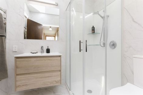 Photo of property in 138 Glenfield Road, Birkenhead, Auckland, 0626