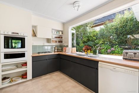 Photo of property in 1 Whitu Street, Khandallah, Wellington, 6035