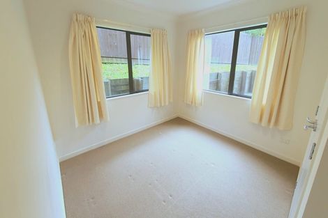 Photo of property in 35 Trotting Terrace, Fairview Heights, Auckland, 0632