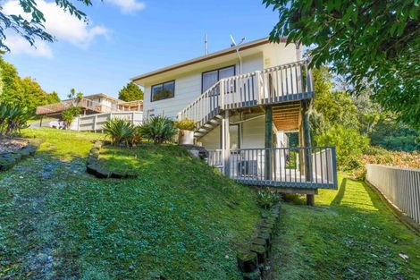 Photo of property in 2/95 Fairclough Road, Beach Haven, Auckland, 0626
