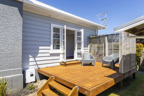 Photo of property in 40 Tukapa Street, Westown, New Plymouth, 4310