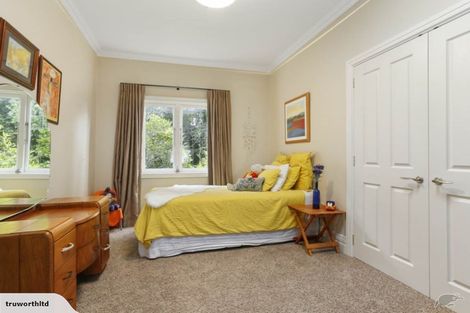 Photo of property in 186 Boord Crescent, Kumeu, 0891