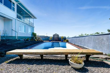 Photo of property in 1 Catherine Crescent, Moturoa, New Plymouth, 4310