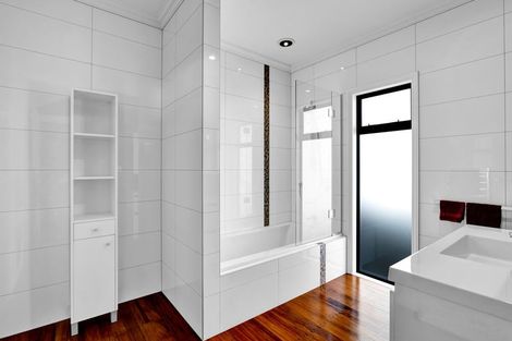 Photo of property in 5 South Road, Moturoa, New Plymouth, 4310