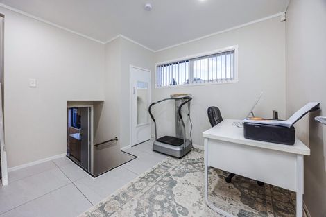 Photo of property in 6 Lucas Place, Weymouth, Auckland, 2103