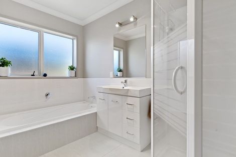 Photo of property in 107 Twin Oak Avenue, Papamoa Beach, Papamoa, 3118