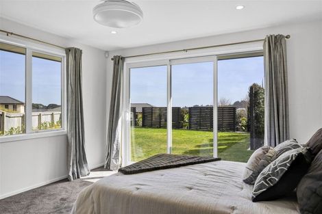 Photo of property in 4 Vardon Way, Waiwhakaiho, New Plymouth, 4312