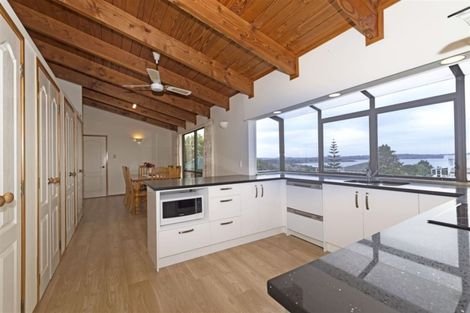 Photo of property in 3 Whiting Grove, West Harbour, Auckland, 0618