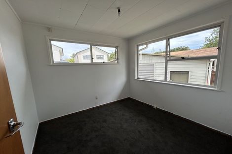 Photo of property in 77 Chilcott Road, Henderson, Auckland, 0612