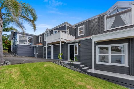 Photo of property in 631 Beach Road, Rothesay Bay, Auckland, 0630