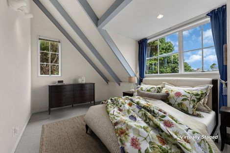 Photo of property in 100 Eugenia Rise, Goodwood Heights, Auckland, 2105