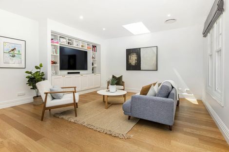 Photo of property in 60 Hawker Street, Mount Victoria, Wellington, 6011