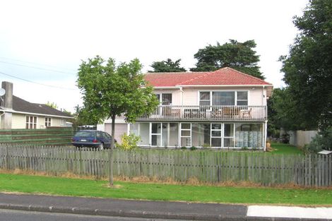 Photo of property in 15 Rewarewa Road, Te Atatu Peninsula, Auckland, 0610