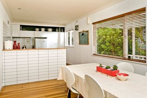 Photo of property in 255 Glenfield Road, Hillcrest, Auckland, 0627