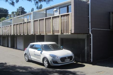 Photo of property in 2/23 Collins Avenue, Tawa, Wellington, 5028