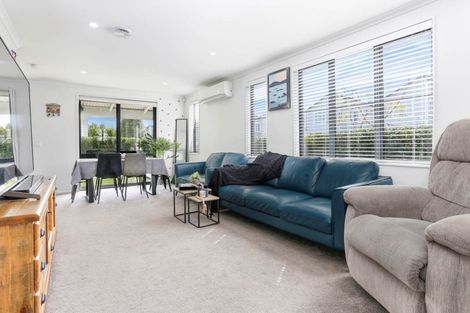 Photo of property in 69 Saddleback Crescent, Papakura, 2110